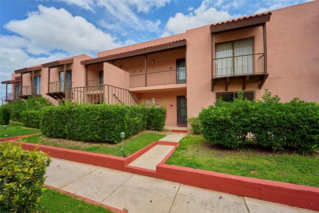 130 LA CASA UNIT 130 LAKE WALES, FL 33898