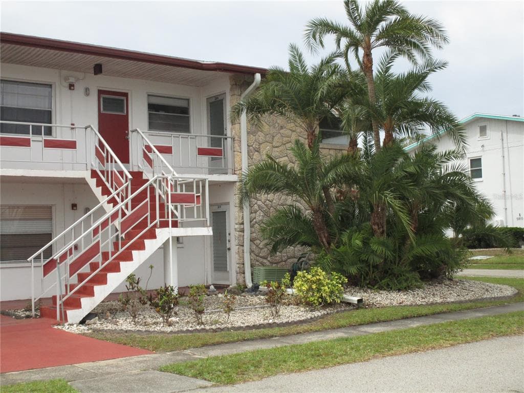 2050 58TH AVENUE N UNIT 28 ST PETERSBURG, FL 33714
