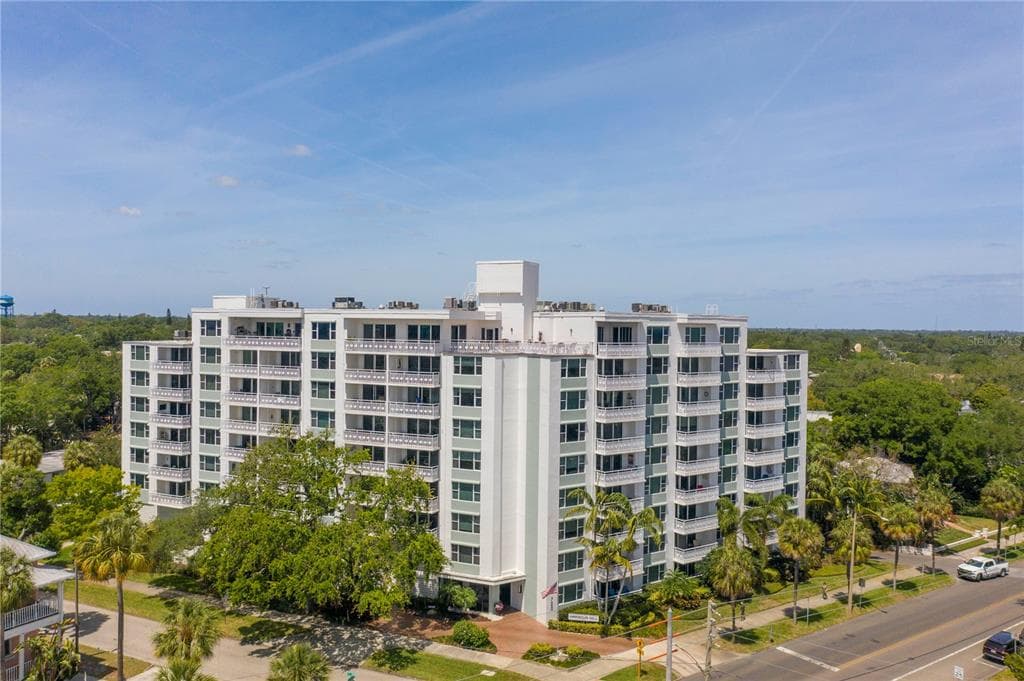700 BEACH DRIVE NE UNIT 806 ST PETERSBURG, FL 33701