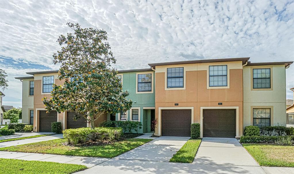 2643 OLEANDER LAKES DRIVE