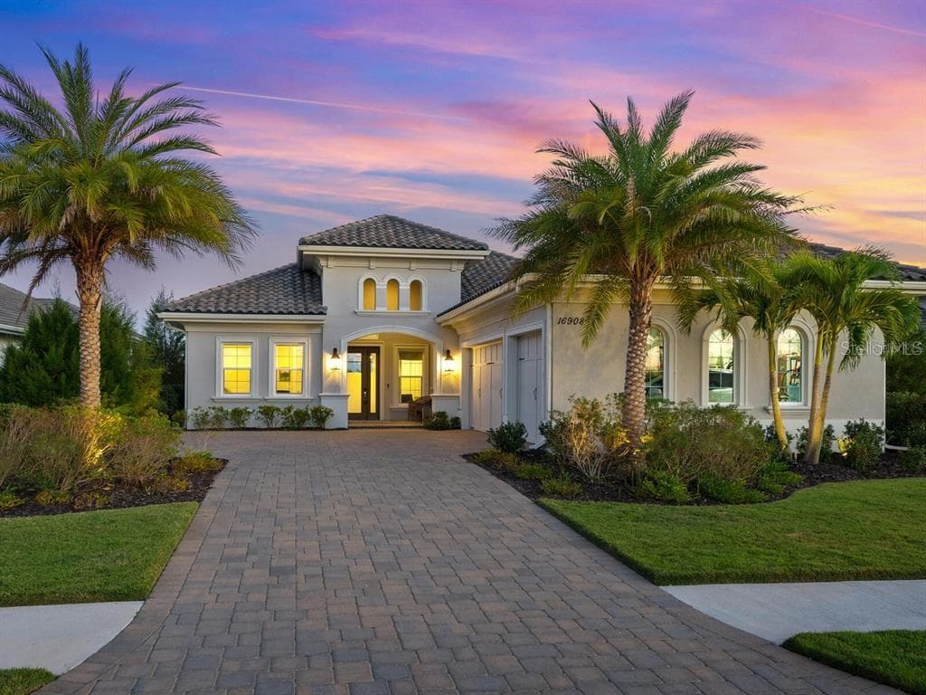 8323 PAVIA WAY BRADENTON, FL 34202
