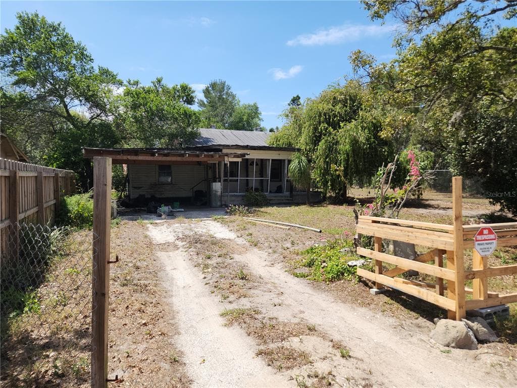 2903 AIRPORT ROAD PLANT CITY, FL 33563