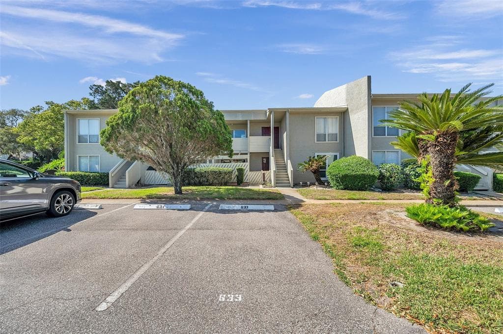 633 WINDRUSH BAY DR UNIT 633 TARPON SPRINGS, FL 34689