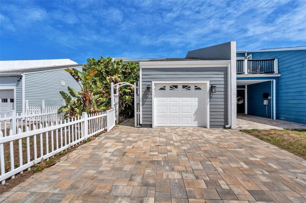 8763 BAY POINTE DRIVE TAMPA, FL 33615