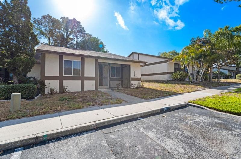 2948 BANCROFT CIRCLE E UNIT F PALM HARBOR, FL 34683