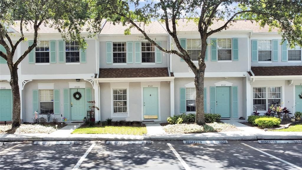 8510 HUNTERS KEY CIRCLE TAMPA, FL 33647