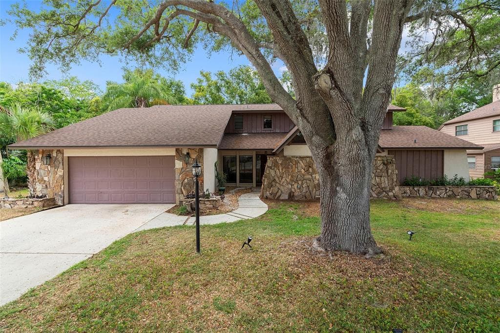 2434 INDIAN OAK COURT PALM HARBOR, FL 34683