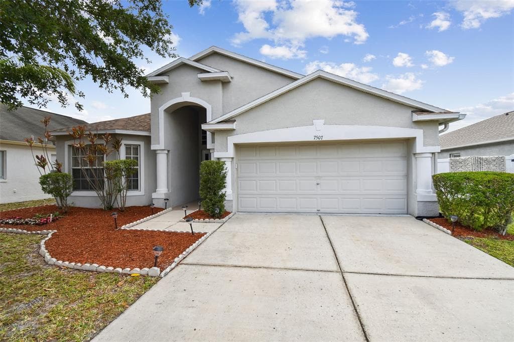 7507 CANAL POINT COURT WESLEY CHAPEL, FL 33545