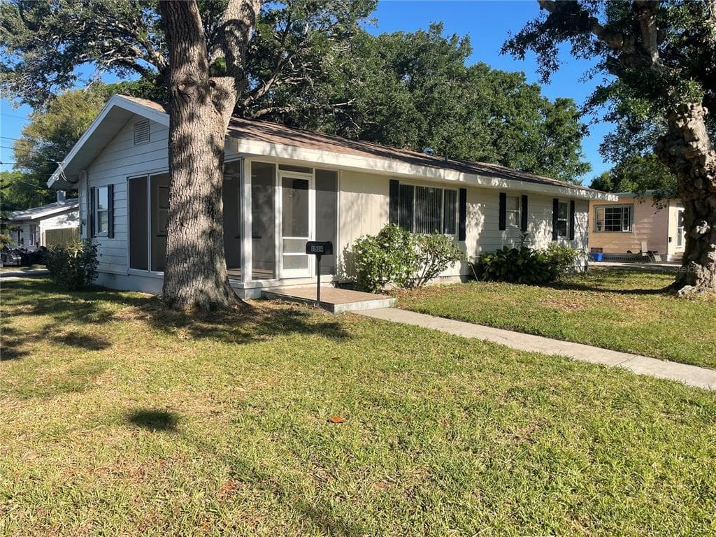 1514 30TH STREET W BRADENTON, FL 34205