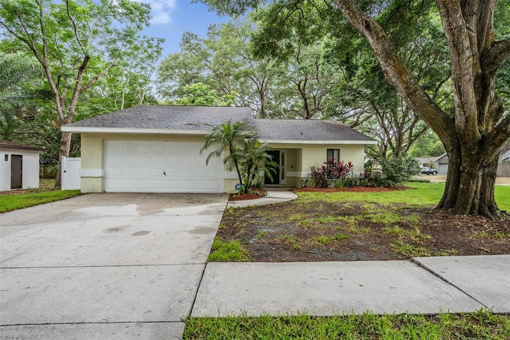 2326 FORREST CREST CIRCLE LUTZ, FL 33549