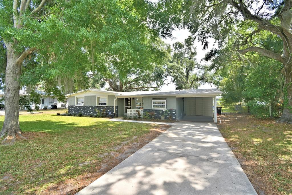 126 SEVILLE ROAD AUBURNDALE, FL 33823