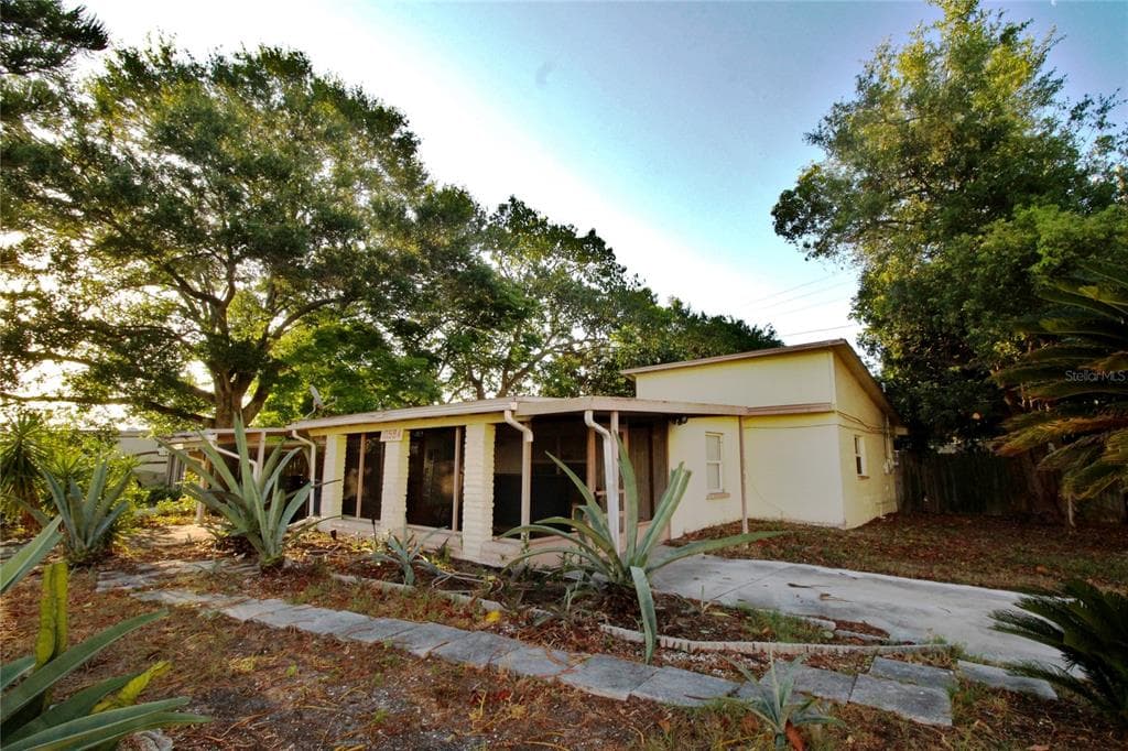 10594 118TH TERRACE N LARGO, FL 33773