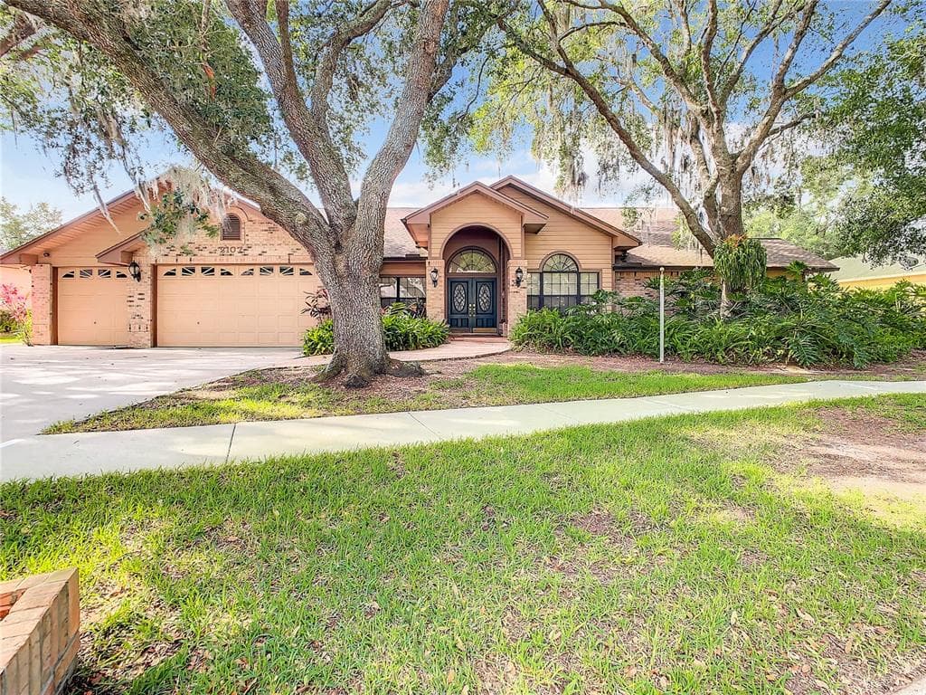 2107 HERITAGE CREST DRIVE