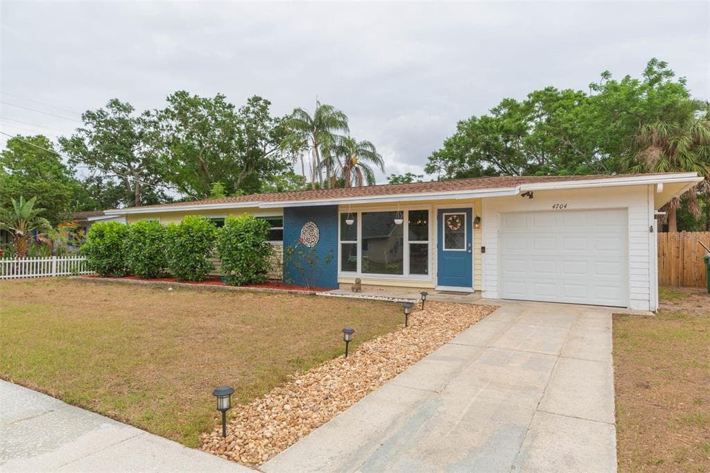 4704 W WISCONSIN TAMPA, FL 33616