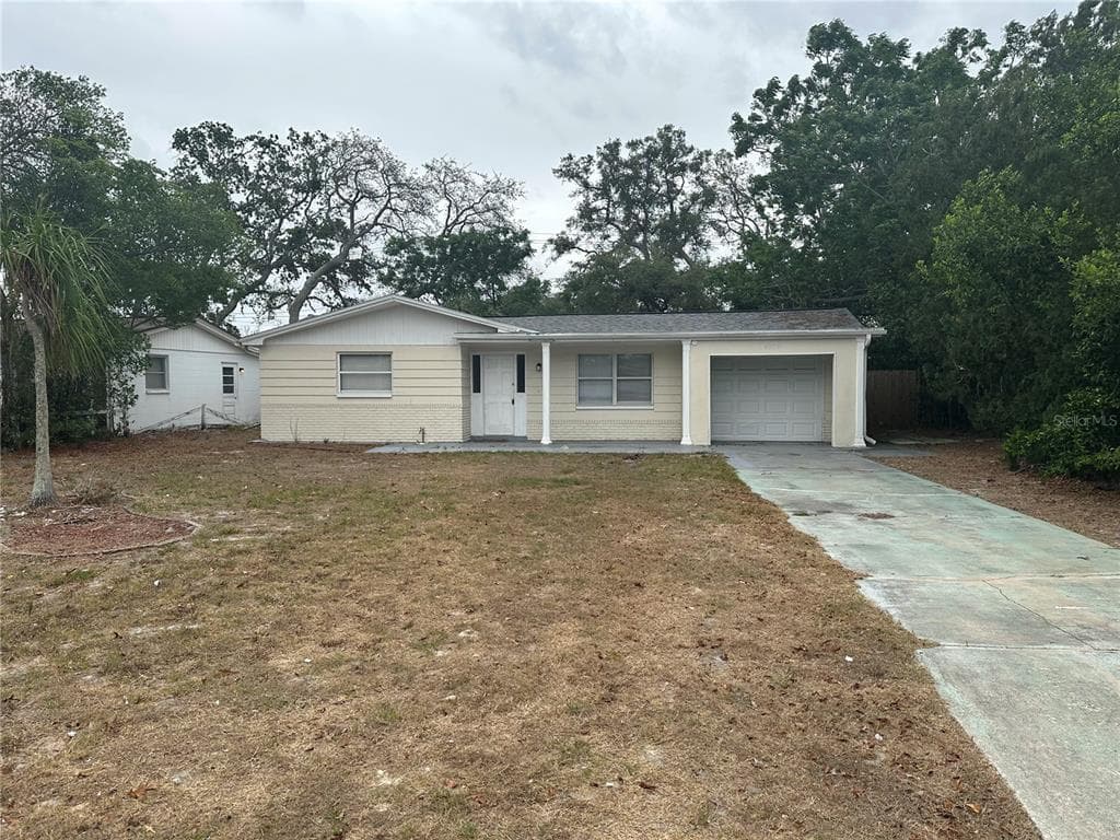 4350 BEACON SQUARE DRIVE HOLIDAY, FL 34691