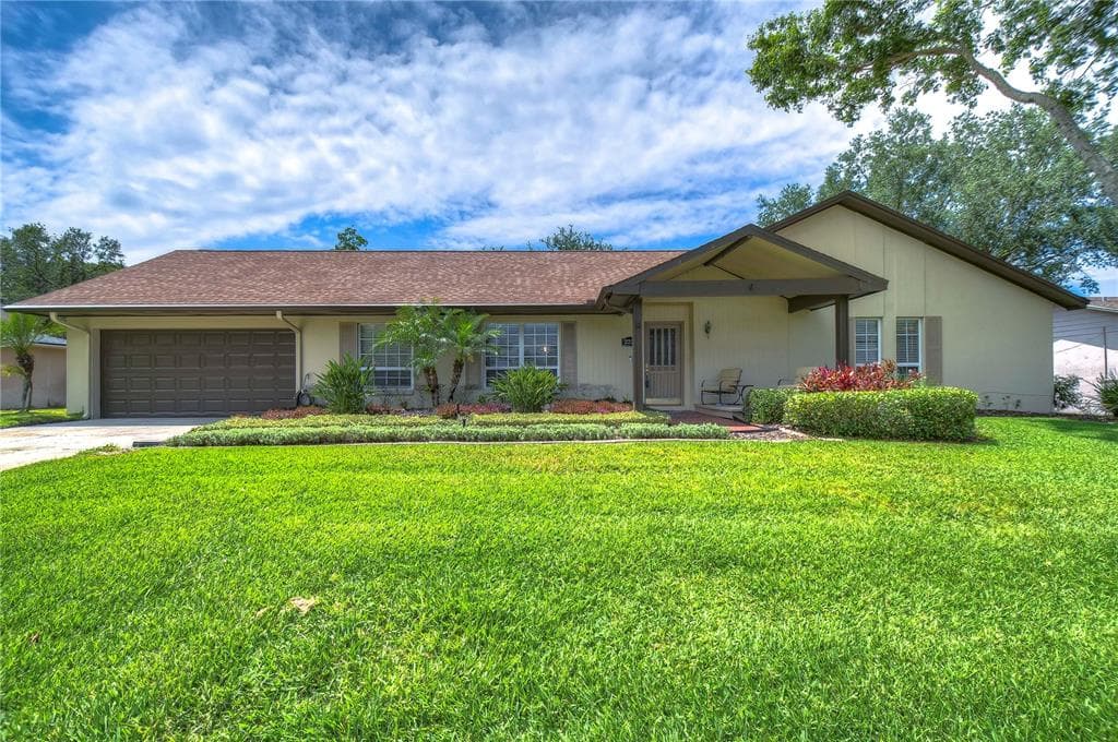 2225 SPYGLASS HILL CIRCLE VALRICO, FL 33596