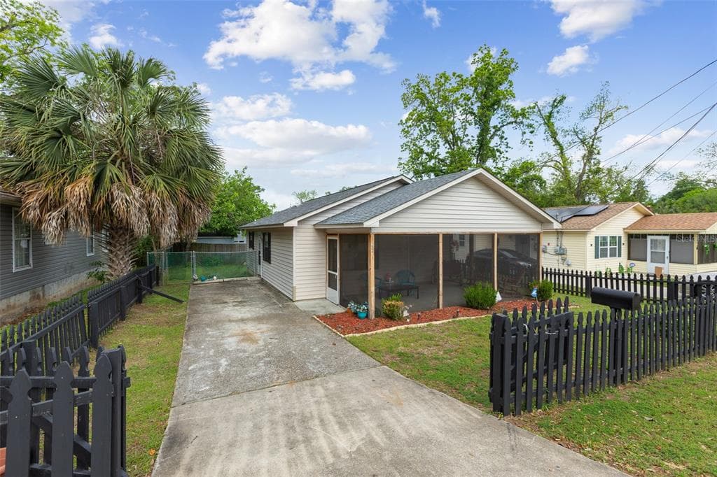 1946 HOLTON STREET TALLAHASSEE, FL 32310