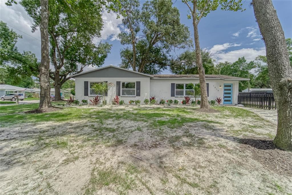 1213 E ELLICOTT STREET TAMPA, FL 33603