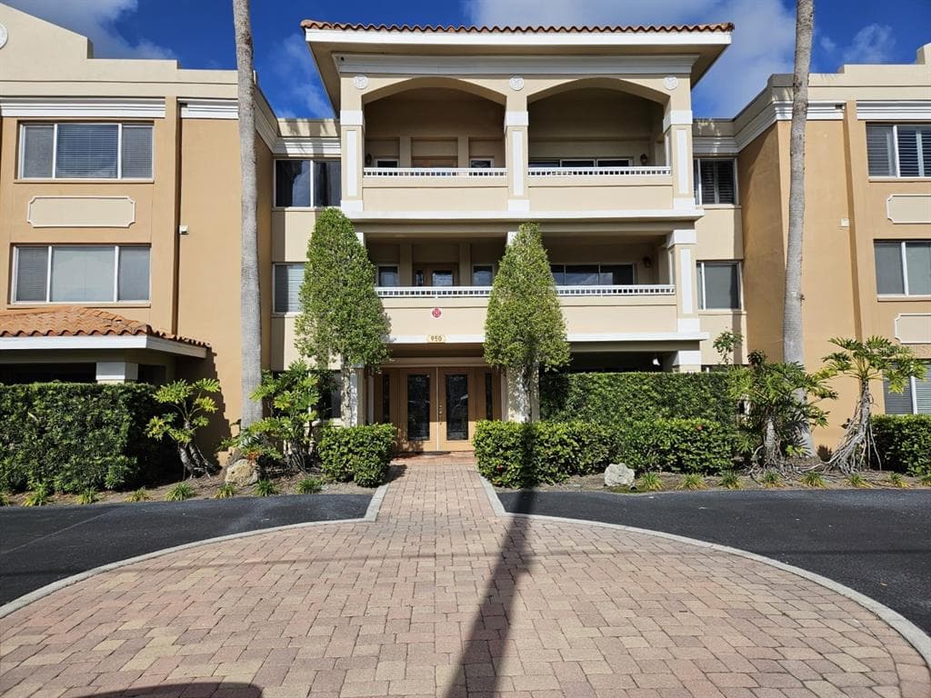 950 BROADWAY UNIT 103 DUNEDIN, FL 34698