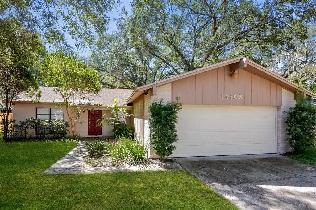 14708 OAK VINE DRIVE LUTZ, FL 33559