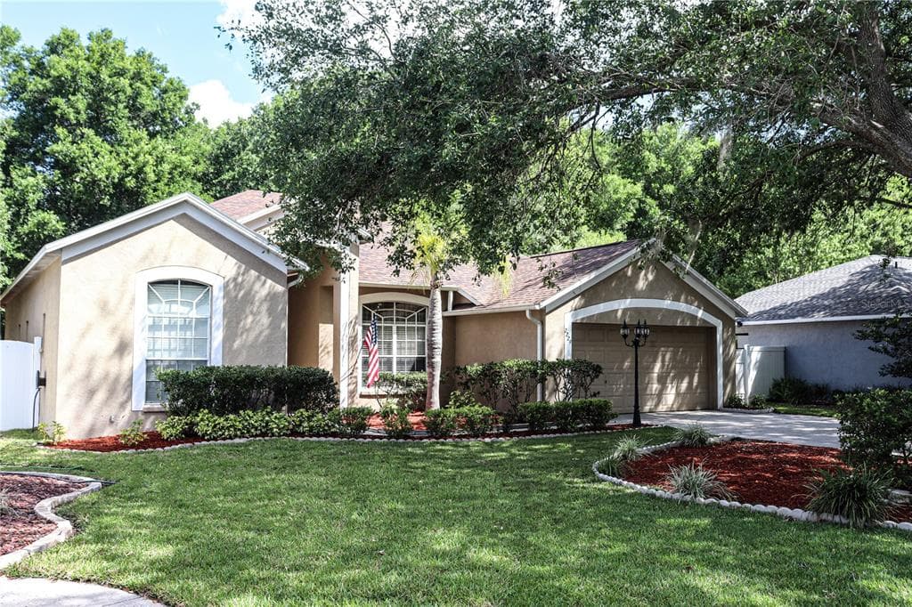 2229 TOWERING OAKS CIR SEFFNER, FL 33584