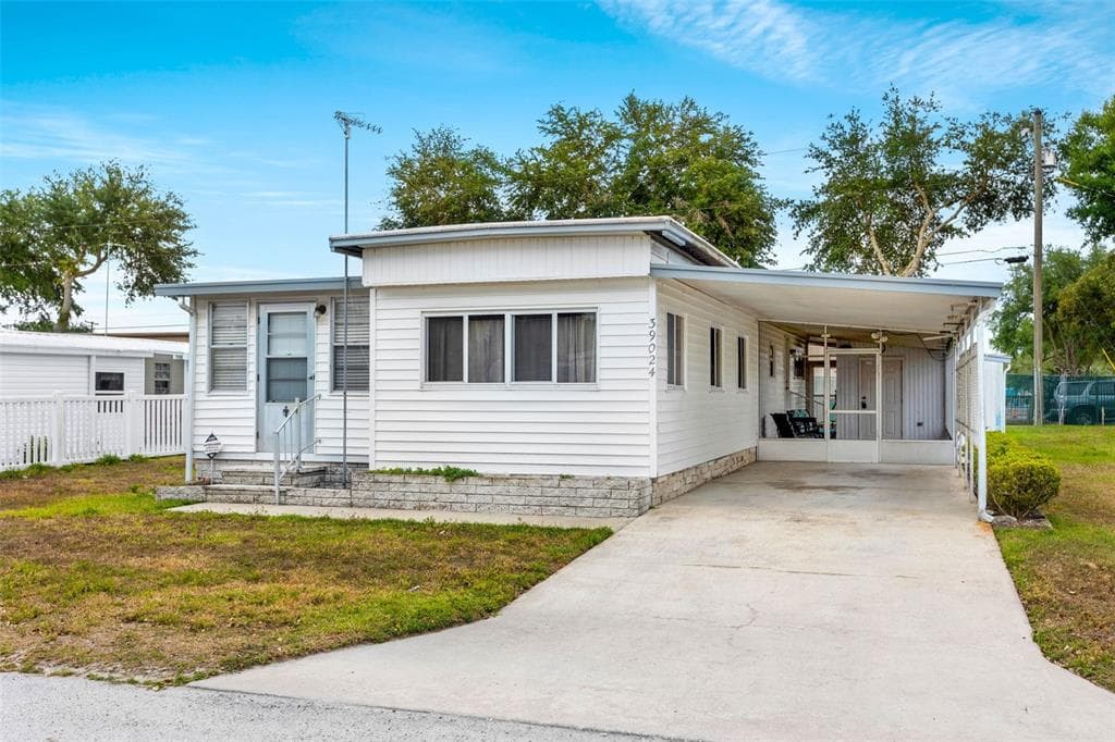 39024 OLA AVENUE ZEPHYRHILLS, FL 33542