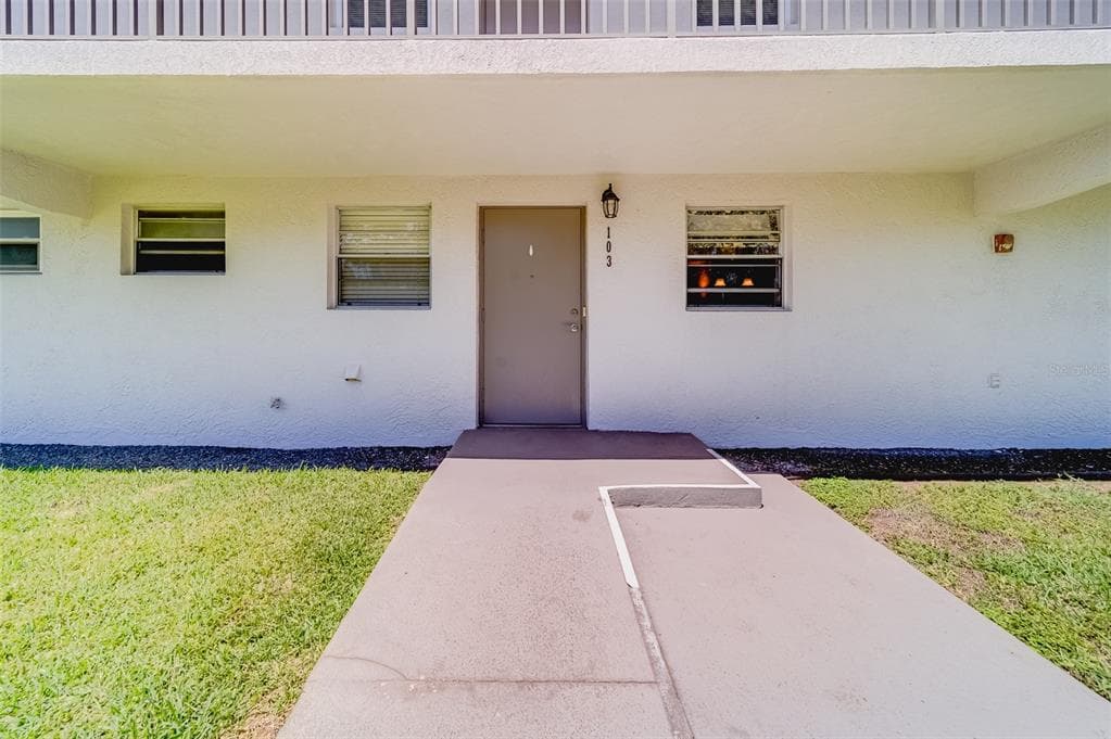 9815 47TH AVENUE N UNIT 103 ST PETERSBURG, FL 33708