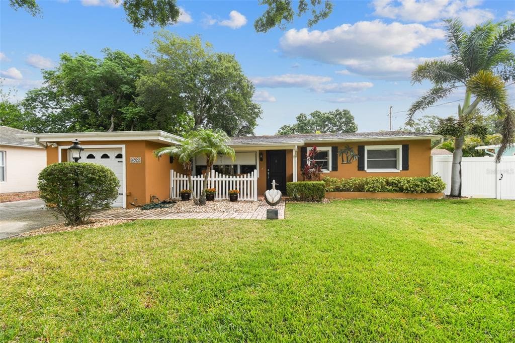 4522 S CAMERON AVENUE TAMPA, FL 33611