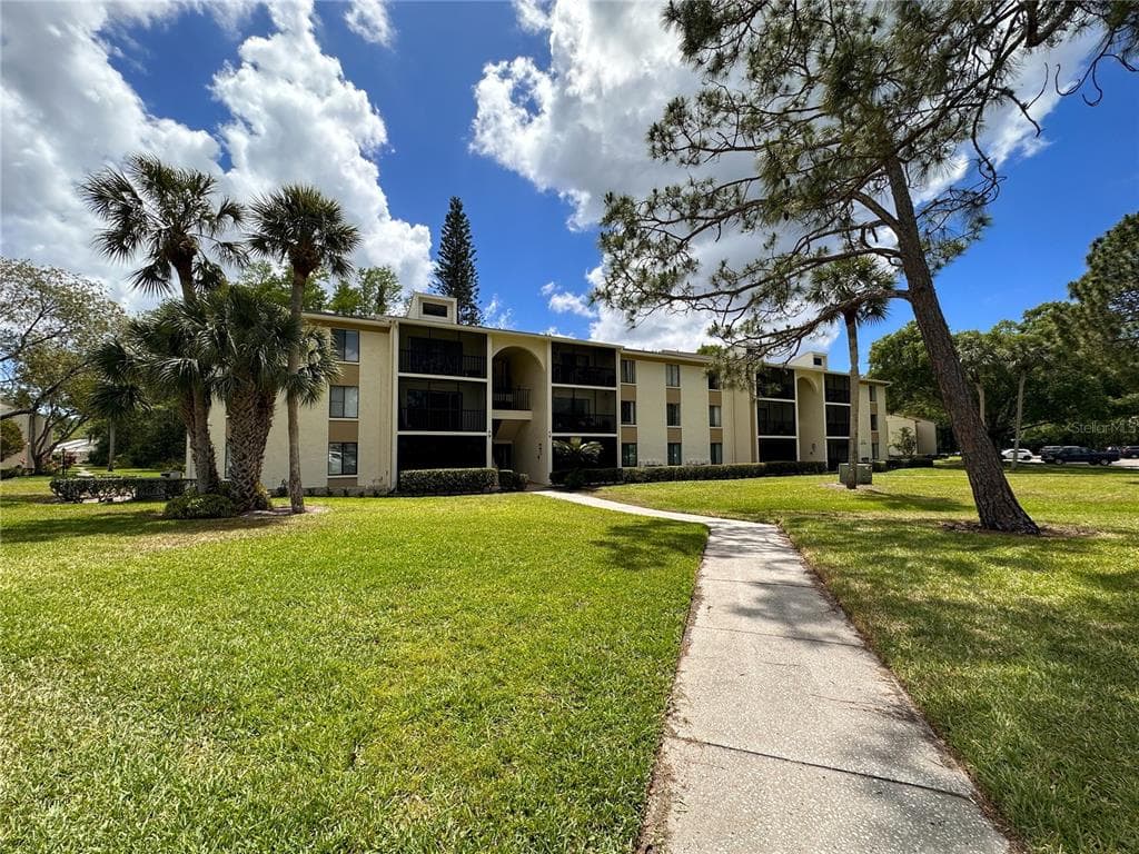 1423 PINE GLEN LANE UNIT D2 TARPON SPRINGS, FL 34688