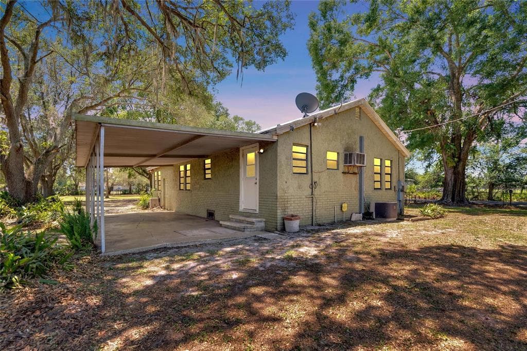 4902 VAUGHN ROAD PLANT CITY, FL 33565