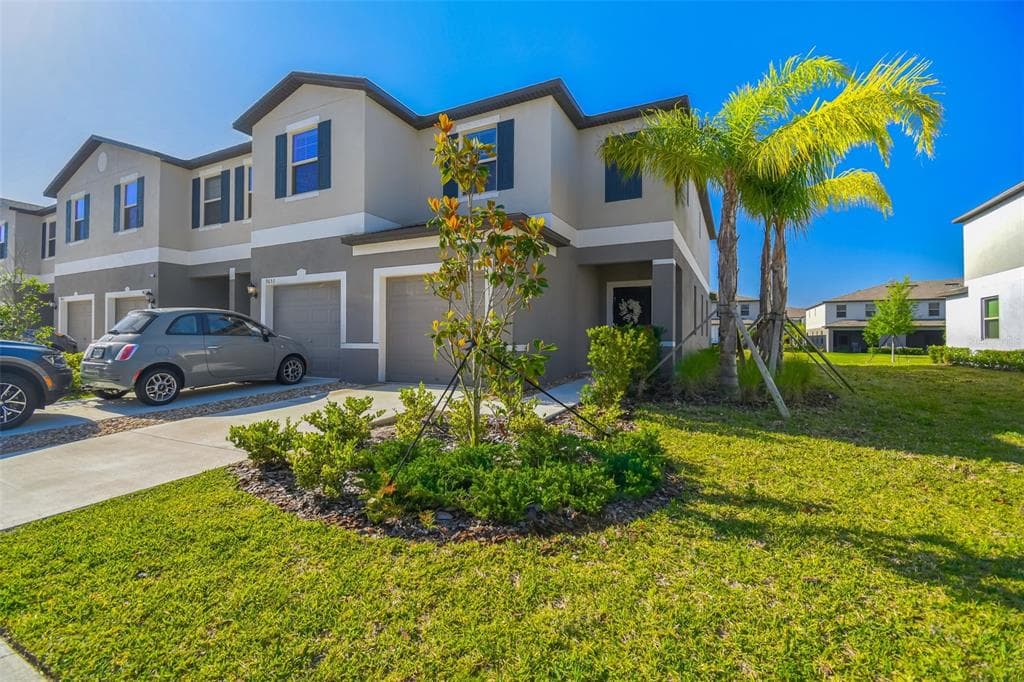 9651 PEMBROOKE PINES DRIVE SUN CITY CENTER, FL 33573