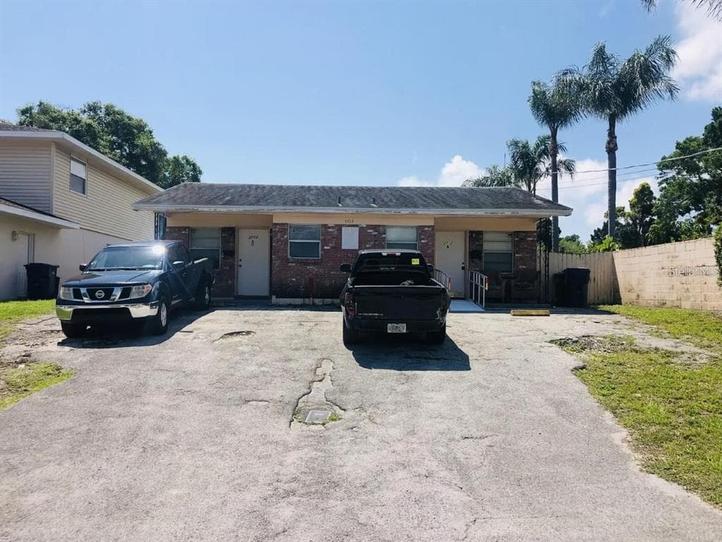 2712 W SAINT LOUIS STREET TAMPA, FL 33607
