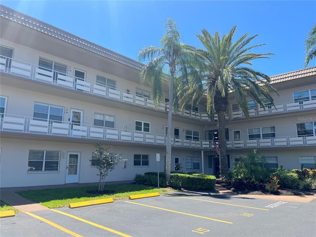 5530 80TH STREET N UNIT B102 ST PETERSBURG, FL 33709