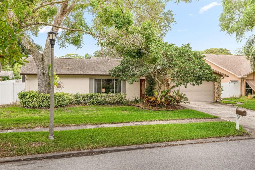 9628 105TH AVENUE LARGO, FL 33773