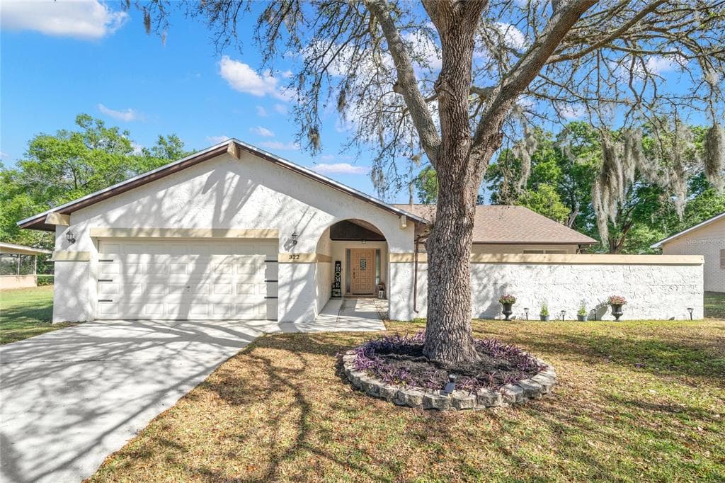 322 HOLLOWTREE DRIVE
