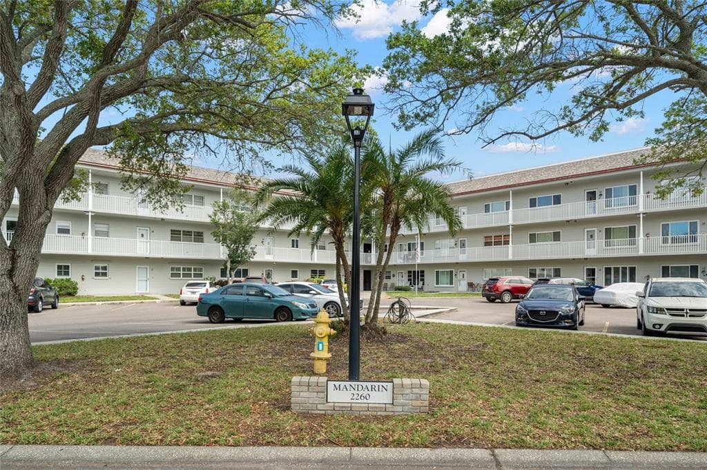 2260 COSTA RICAN DRIVE UNIT 8 CLEARWATER, FL 33763