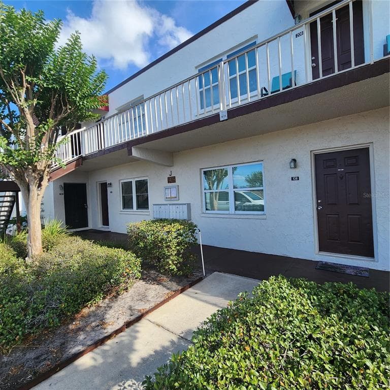 9109 W HILLSBOROUGH AVENUE UNIT J106 TAMPA, FL 33615