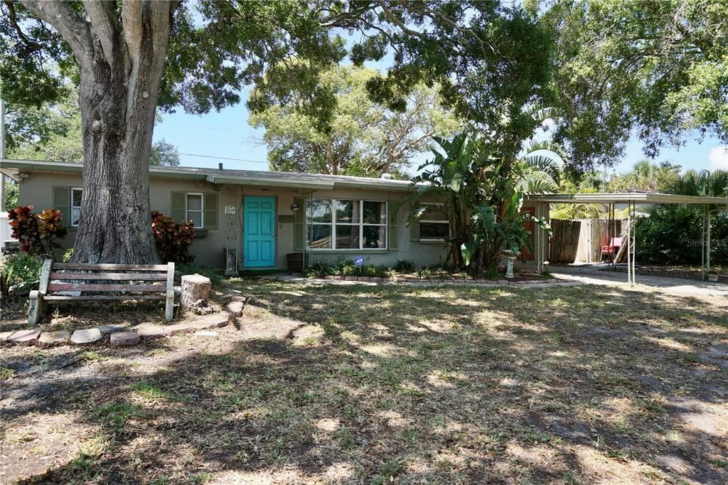 1358 FARRAGUT DRIVE N ST PETERSBURG, FL 33710