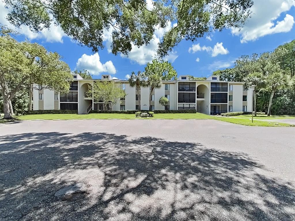 3232 LAKE PINE WAY E UNIT B3 TARPON SPRINGS, FL 34688