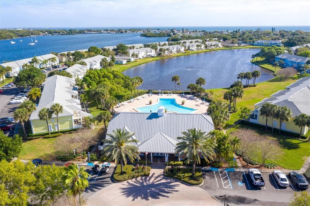 118 POMPANO DRIVE SE UNIT A ST PETERSBURG, FL 33705