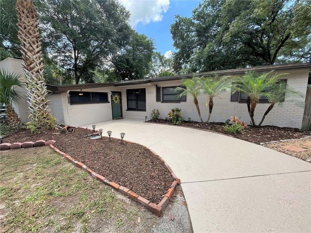 8350 FLAME VINE AVENUE SEMINOLE, FL 33777
