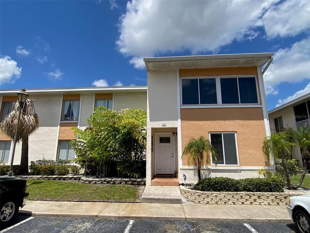 783 99TH AVENUE N UNIT 104 ST PETERSBURG, FL 33702