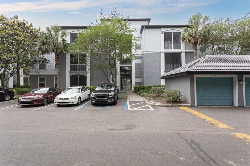 5713 LEGACY CRESCENT PLACE UNIT 102 RIVERVIEW, FL 33578