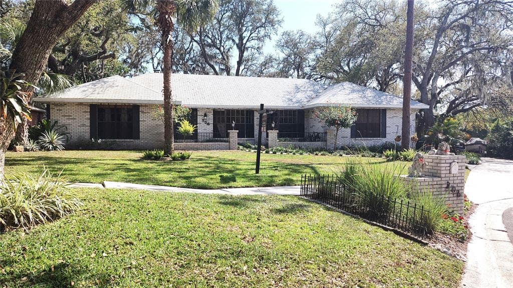 206 WILD OAK DRIVE BRANDON, FL 33511