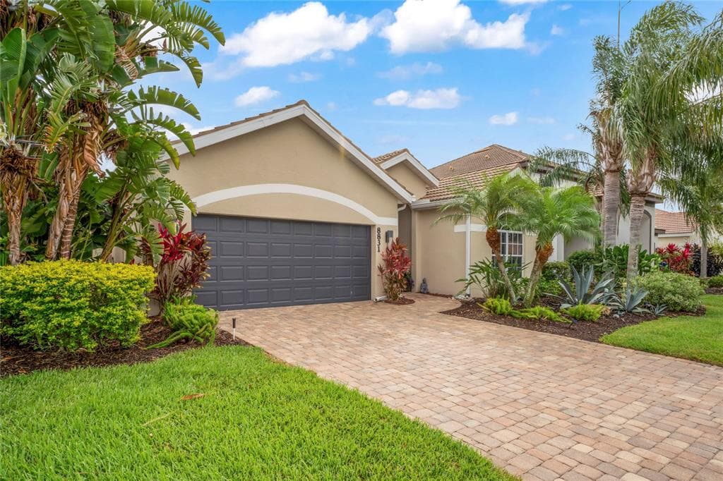 8831 STONE HARBOUR LOOP BRADENTON, FL 34212