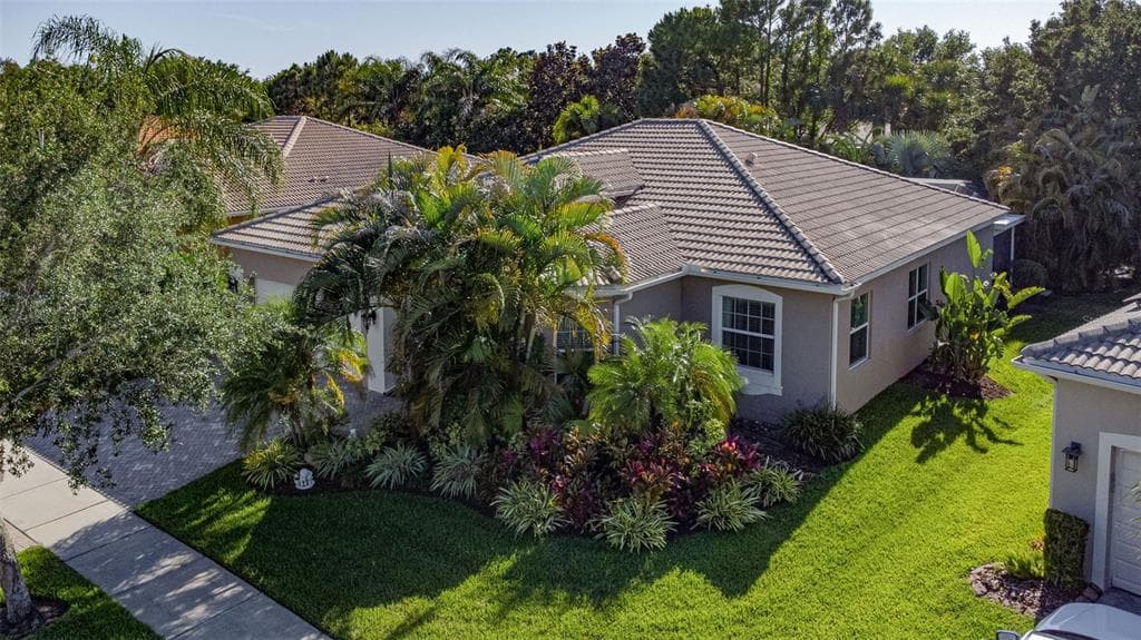 4952 SAPPHIRE SOUND DRIVE WIMAUMA, FL 33598