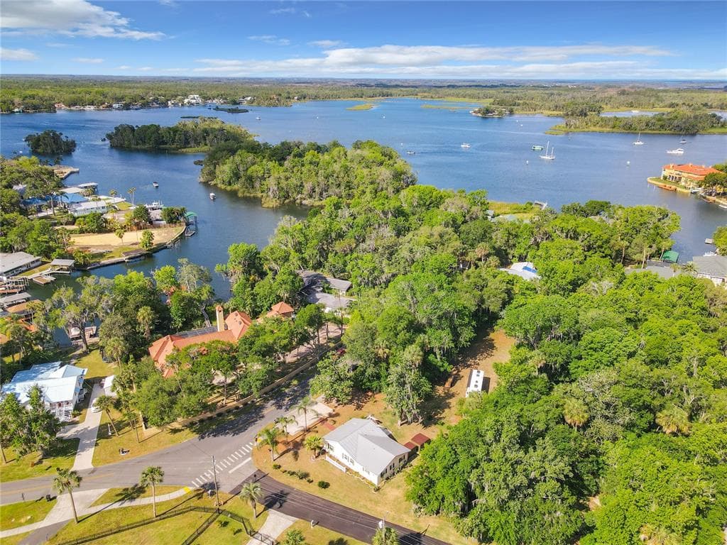 1149 SE KINGS BAY DRIVE CRYSTAL RIVER, FL 34429