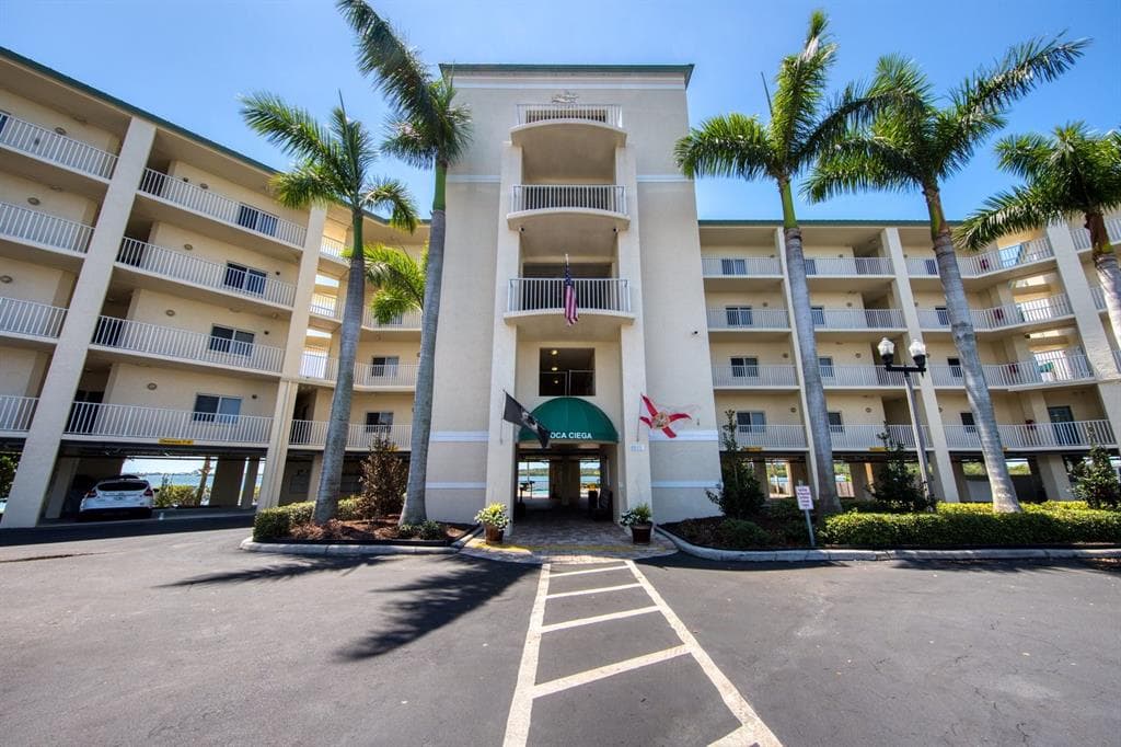8800 BAY PINES BOULEVARD UNIT 302 ST PETERSBURG, FL 33709