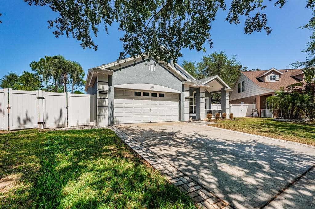 211 MEADOW OAK LANE TARPON SPRINGS, FL 34689