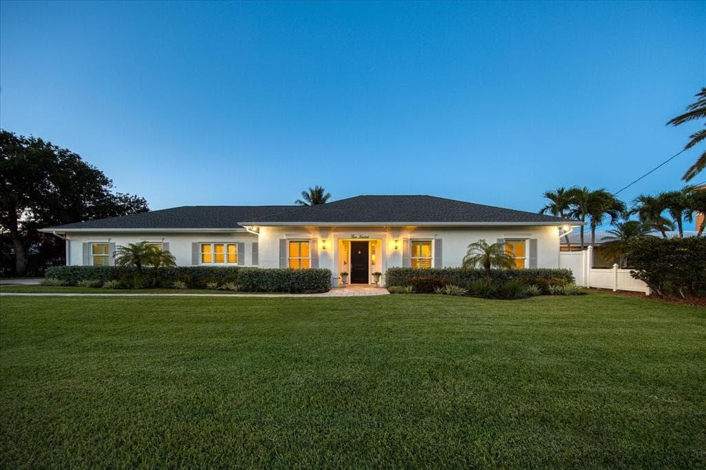 300 HARBOR DRIVE INDIAN ROCKS BEACH, FL 33785